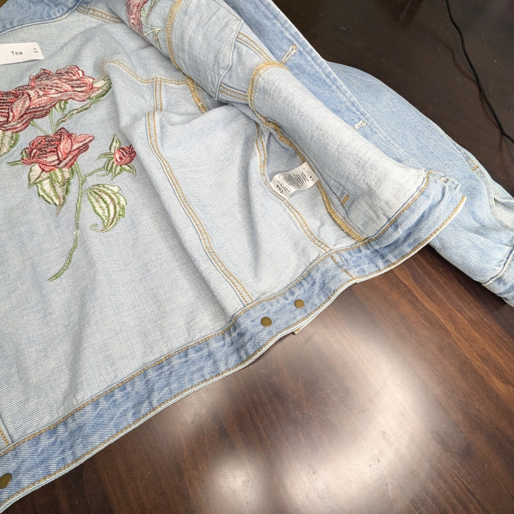ARITZIA TNA Embroidered Rose Denim Jean Jacket, WOMENS Medium - Picture 15 of 16
